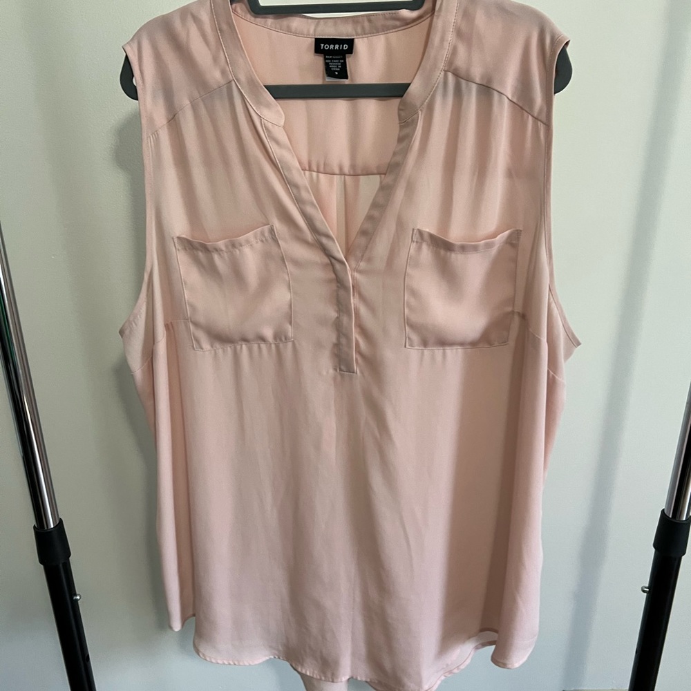 Torrid blush pink Harper Georgette sleeveless tank size 3